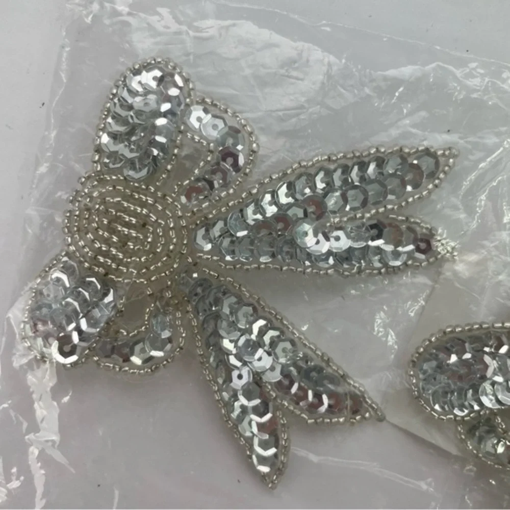 Metallic Silver Sequins Bow Appliqué‎